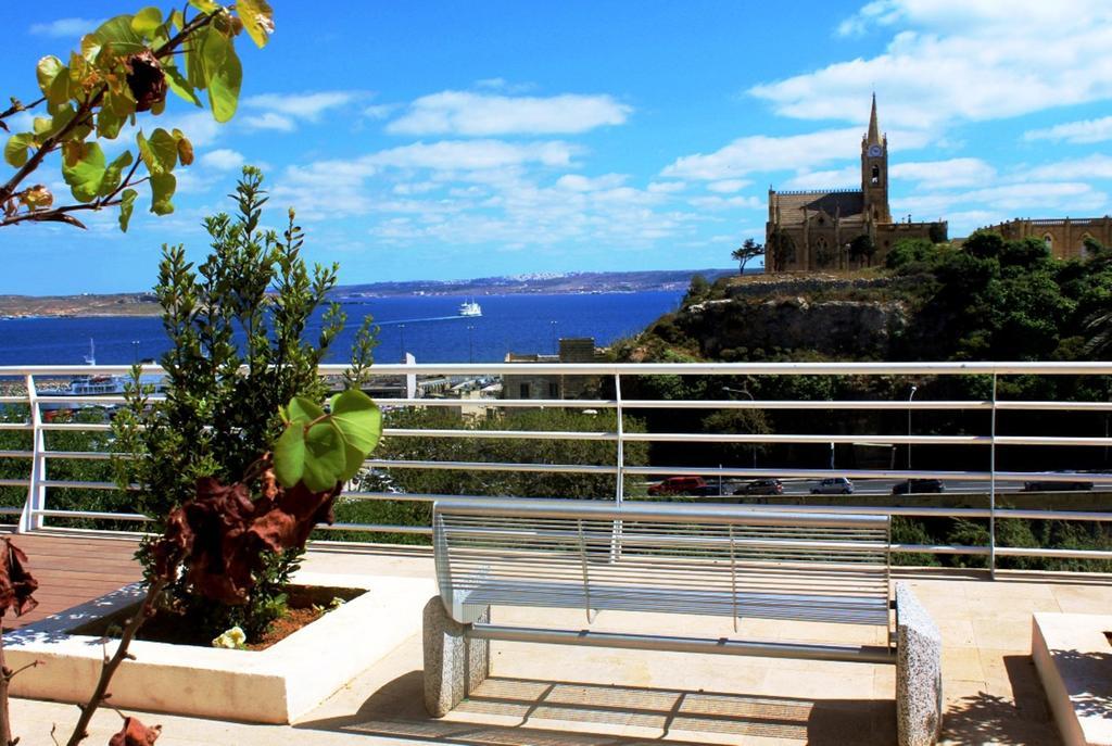 Seaview Luxury Penthouse With Shared Swimming Pool Daire Għajnsielem Dış mekan fotoğraf